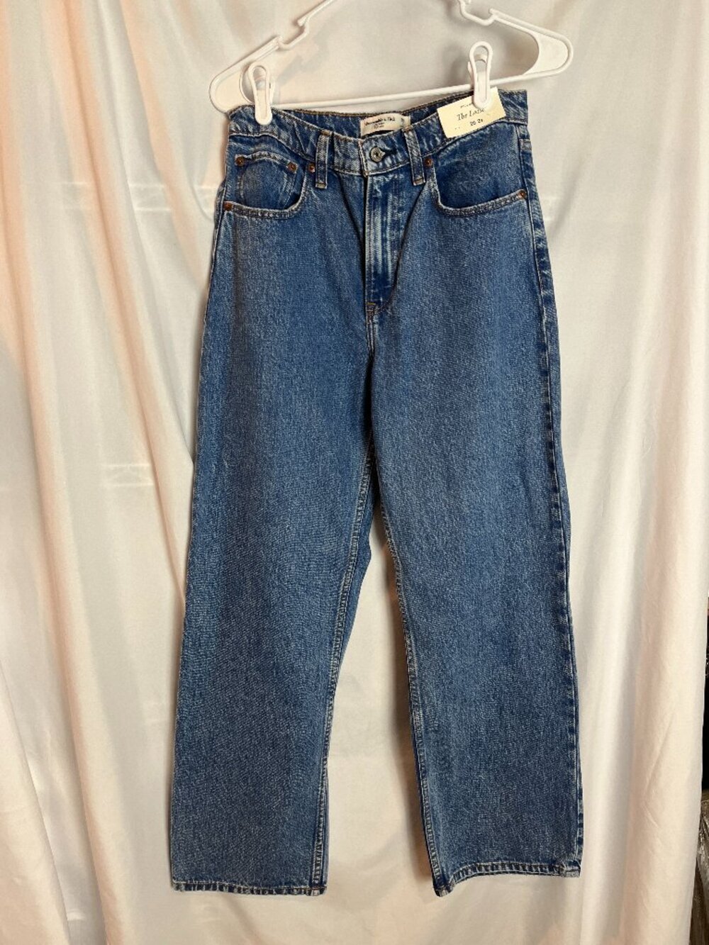 Women's A&F The loose Highrise Jeans NWT, Size 2/26